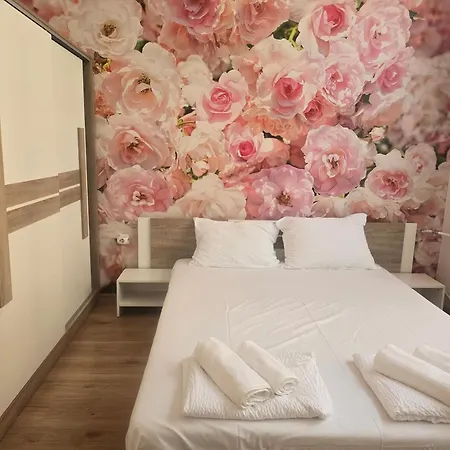 Roses Апартаменти *