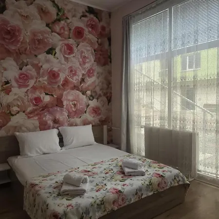 Roses Апартаменти *